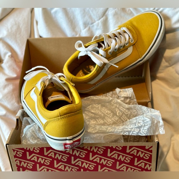 Yellow Vans Sneakers Women’s sz 6.5. EUC, only worn a few times. Smoke free home - Picture 1 of 10
